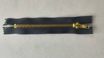 Zadrga kovinska 5 NEDELJIVA - ČRNA - zlati zobki 2764