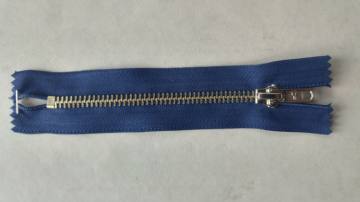 Zadrga kovinska 5 NEDELJIVA - MODRA K058 - temni bron zobki 2773