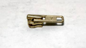 Ključek 7 za kovinsko zadrgo 7 mm - z zavoro 2965