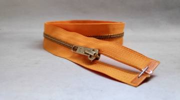 Zadrga kovinska DELJIVA - ORANŽNA - 1 ključ- zlati zobki 3570